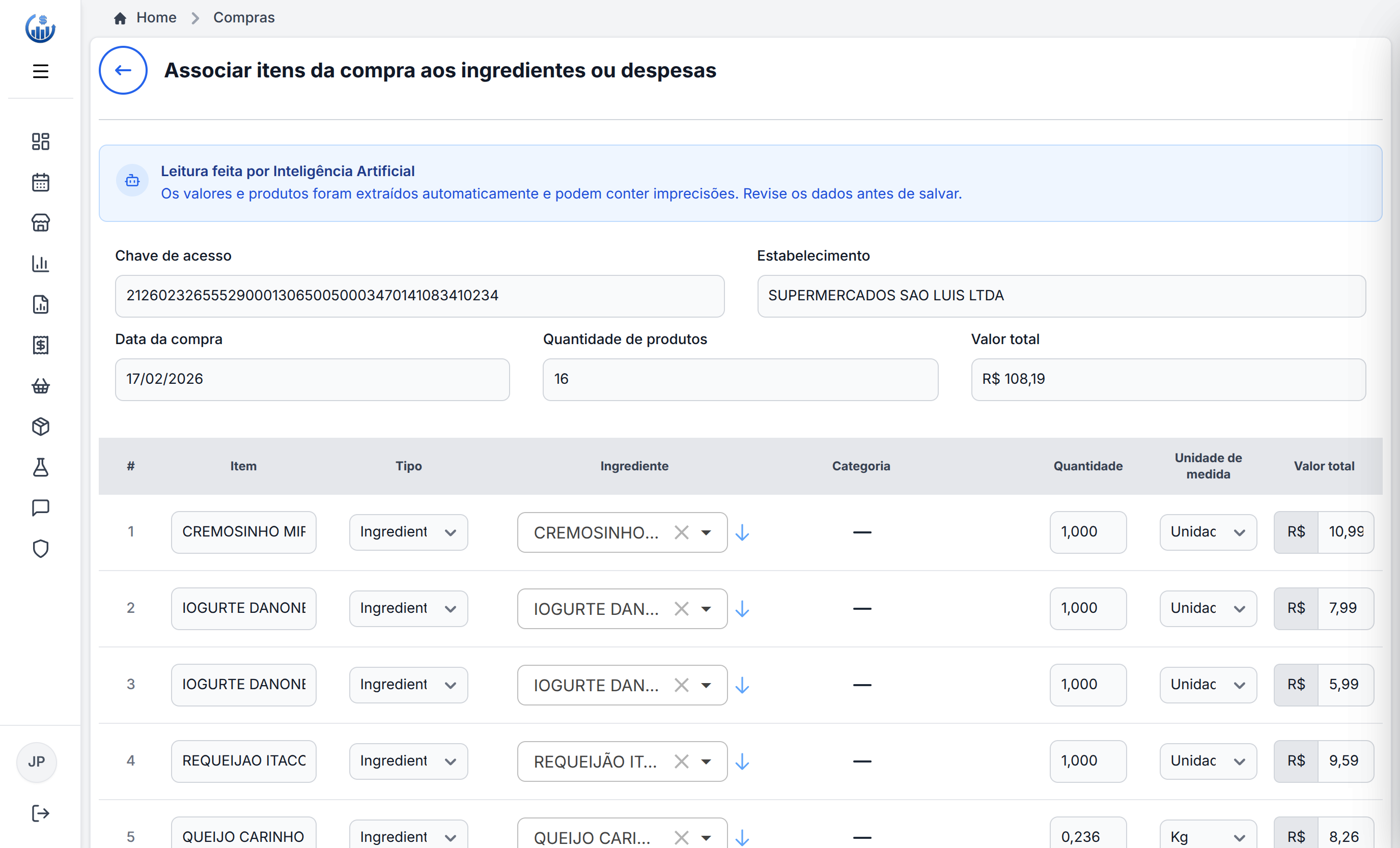 Tela do PC com a tabela 'Leitura feita por Inteligência Artificial' já preenchida com produtos, quantidades e valores reconhecidos automaticamente